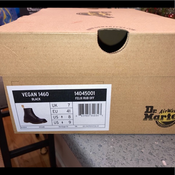 dr martens empty box